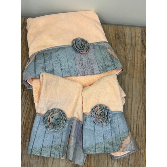 The Avanti 3 Piece Towel Set Vintage - Picture 3 of 5